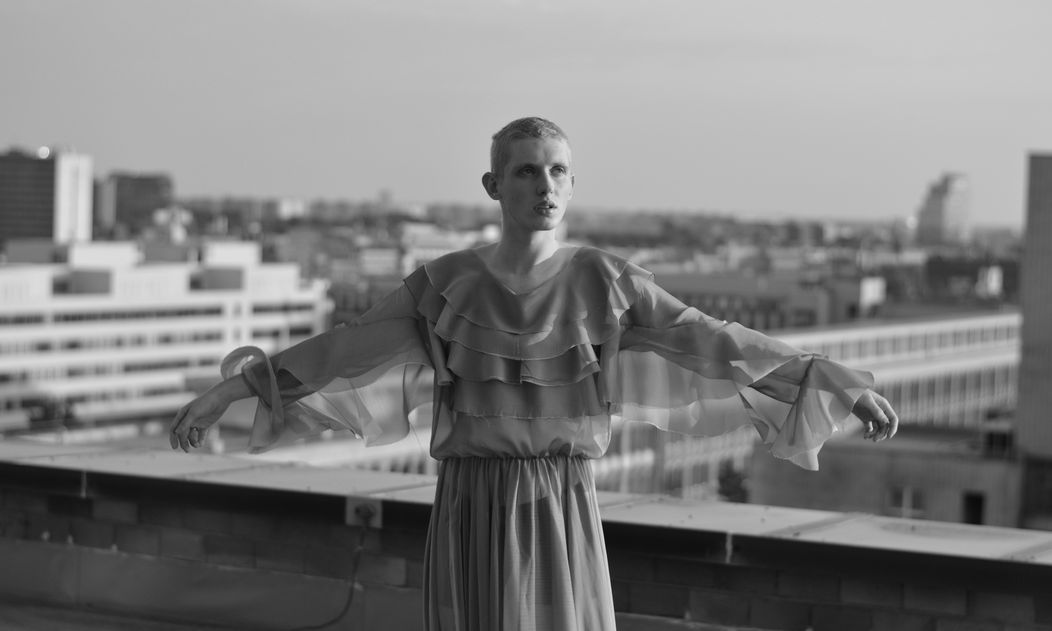 Mladý človek spoznávajúci svoje ja