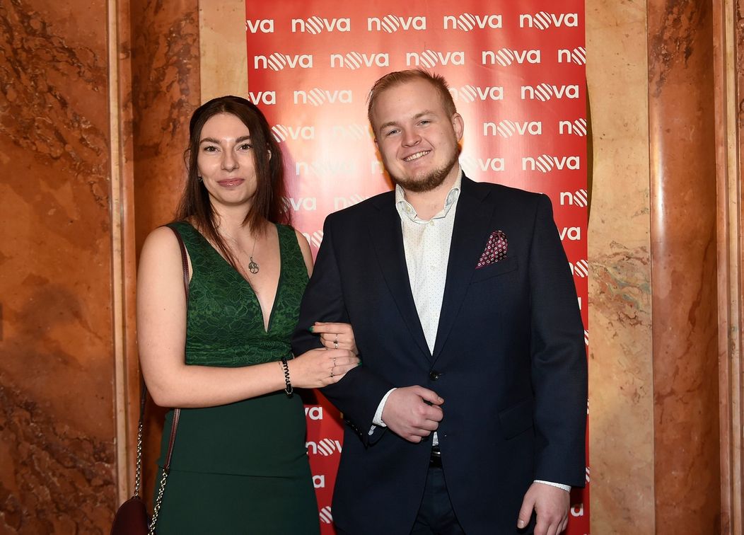 Artur Štaidl s priateľkou na premiére Ivety v pražskej Lucerne