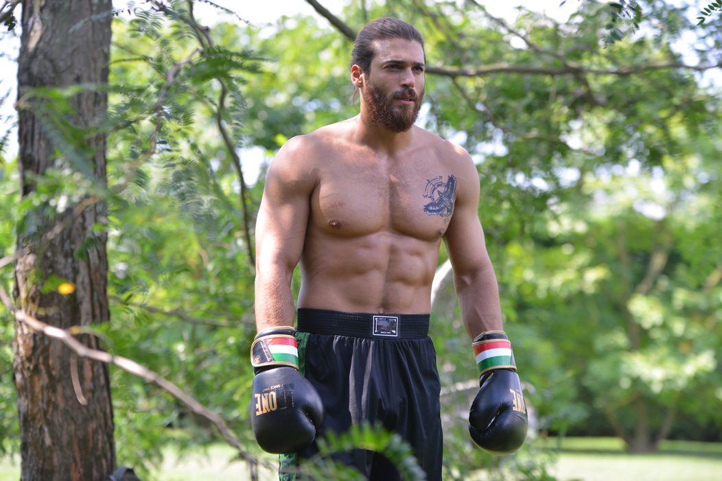 S hlavou v oblakoch - Can Yaman