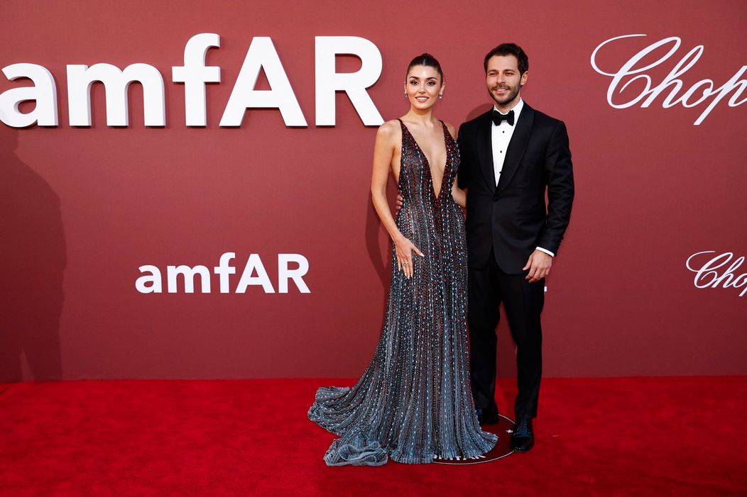 Hande Erçel v Cannes