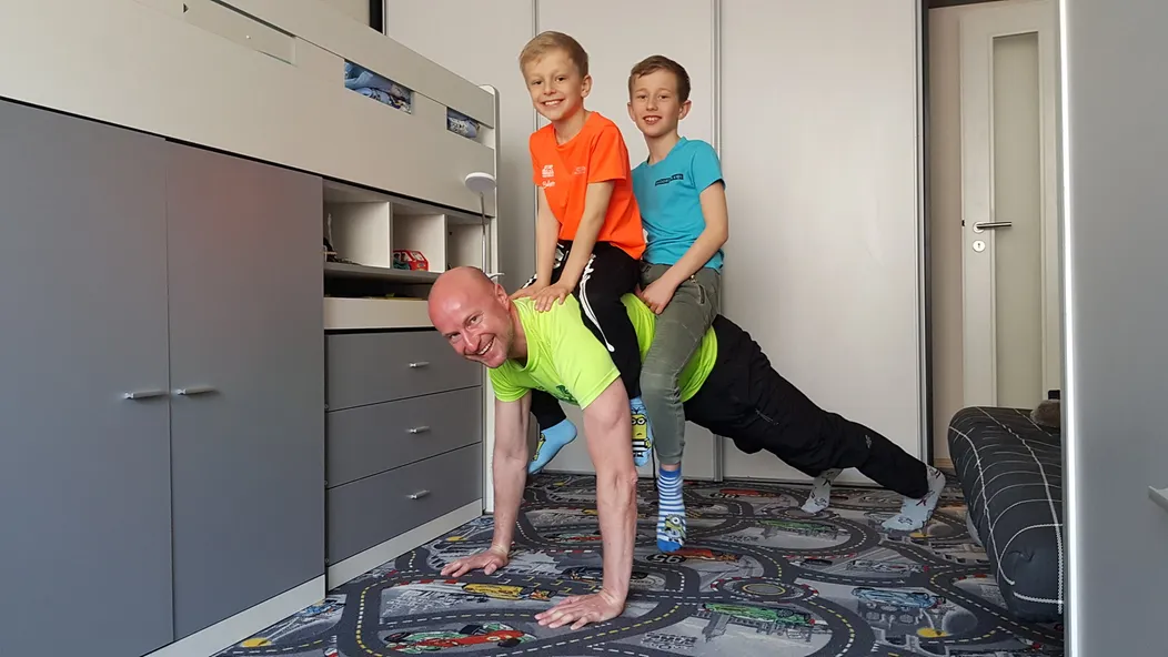 Moderátori radia, ako cvičiť doma