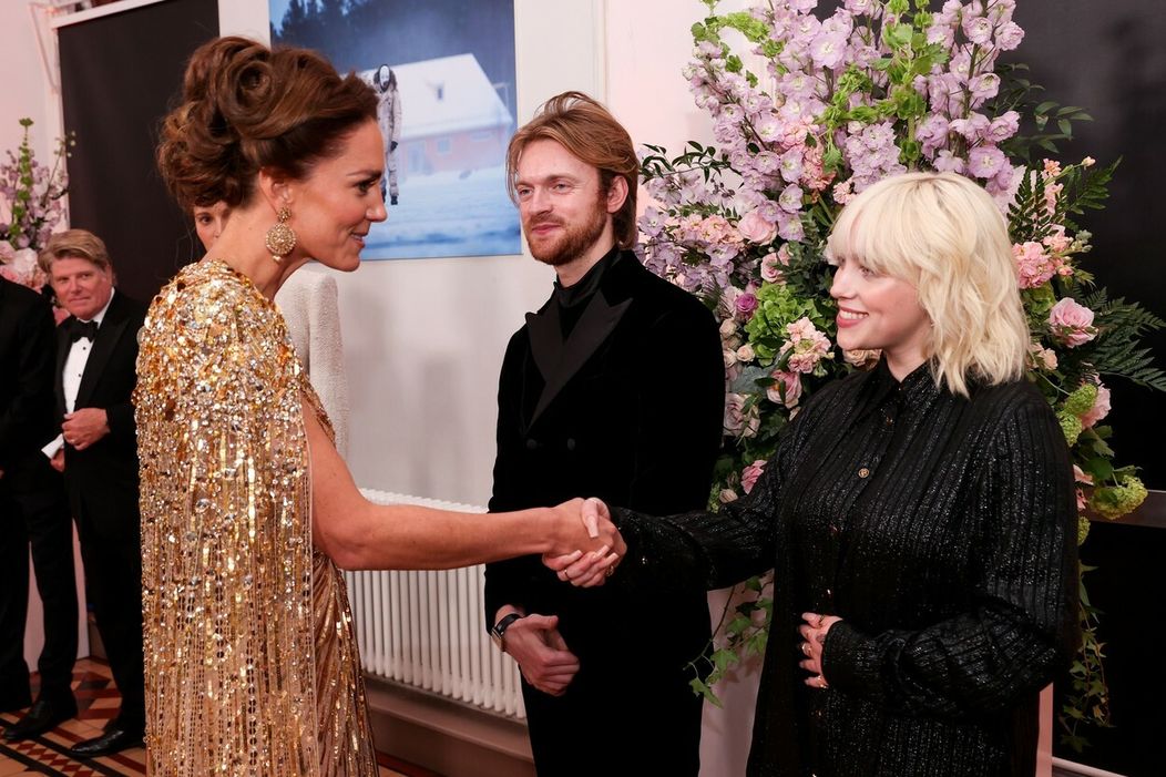 Kráľovská rodina na premiére novej bondovky.