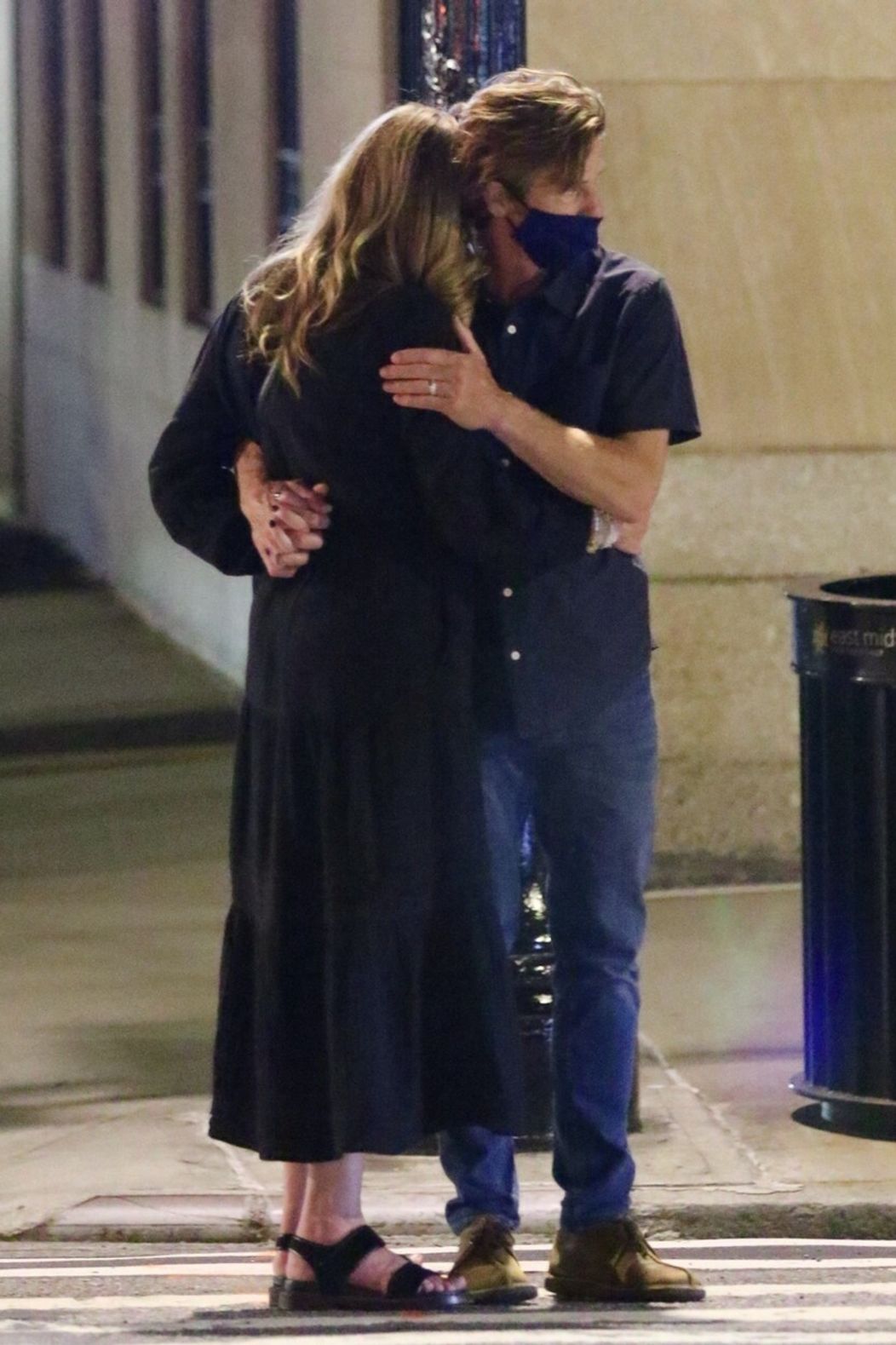Julia Roberts a jej manžel Daniel Moder v uliciach New Yorku