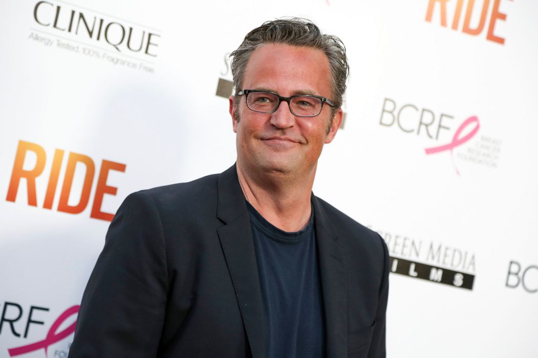 Zomrel Matthew Perry