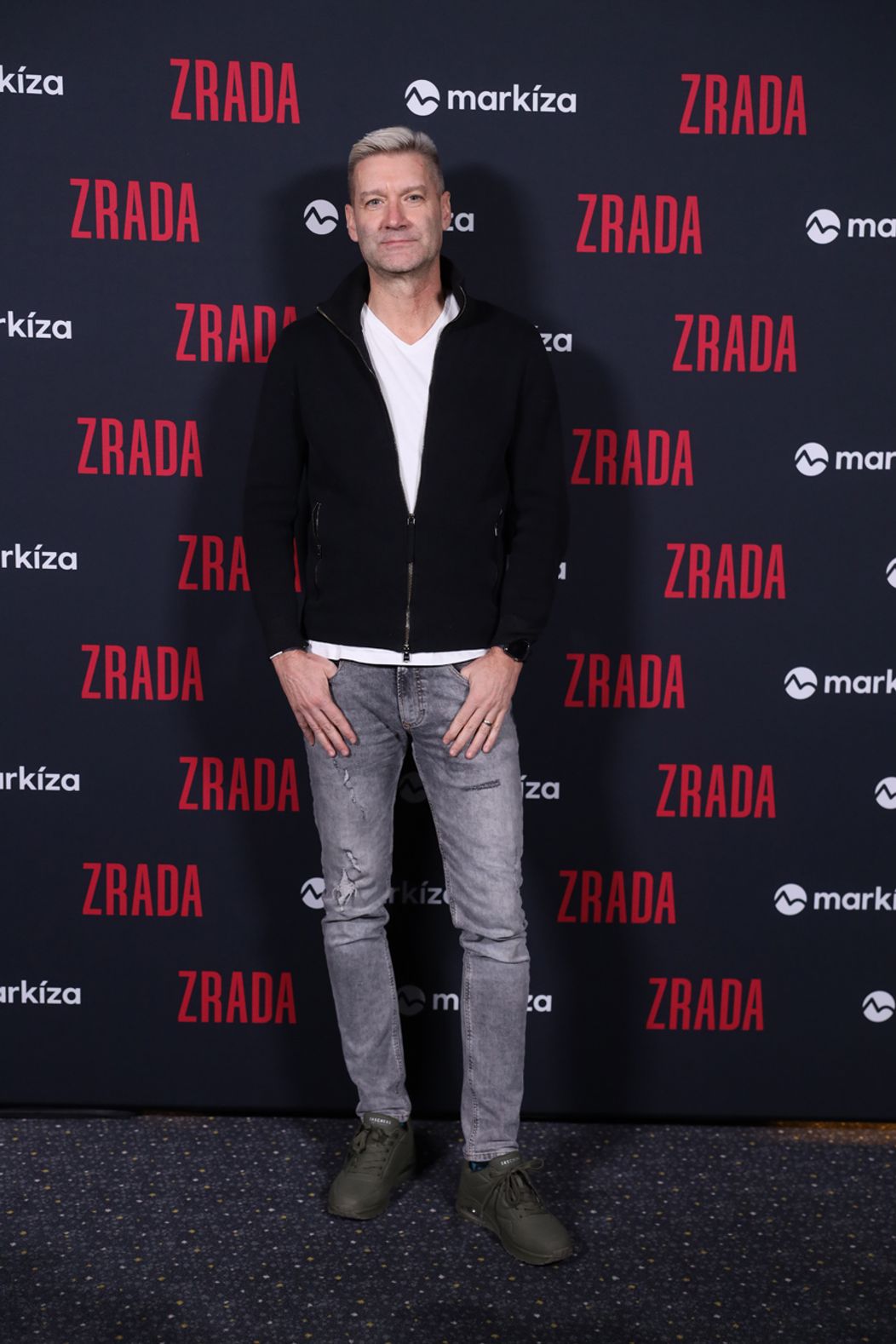 Premiéra seriálu Zrada
