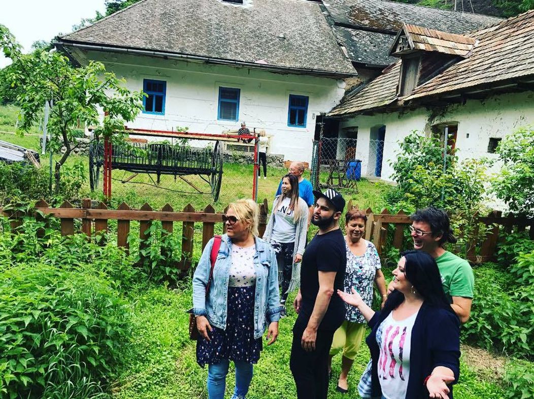 Exfarmári sa vrátili na miesto činu
