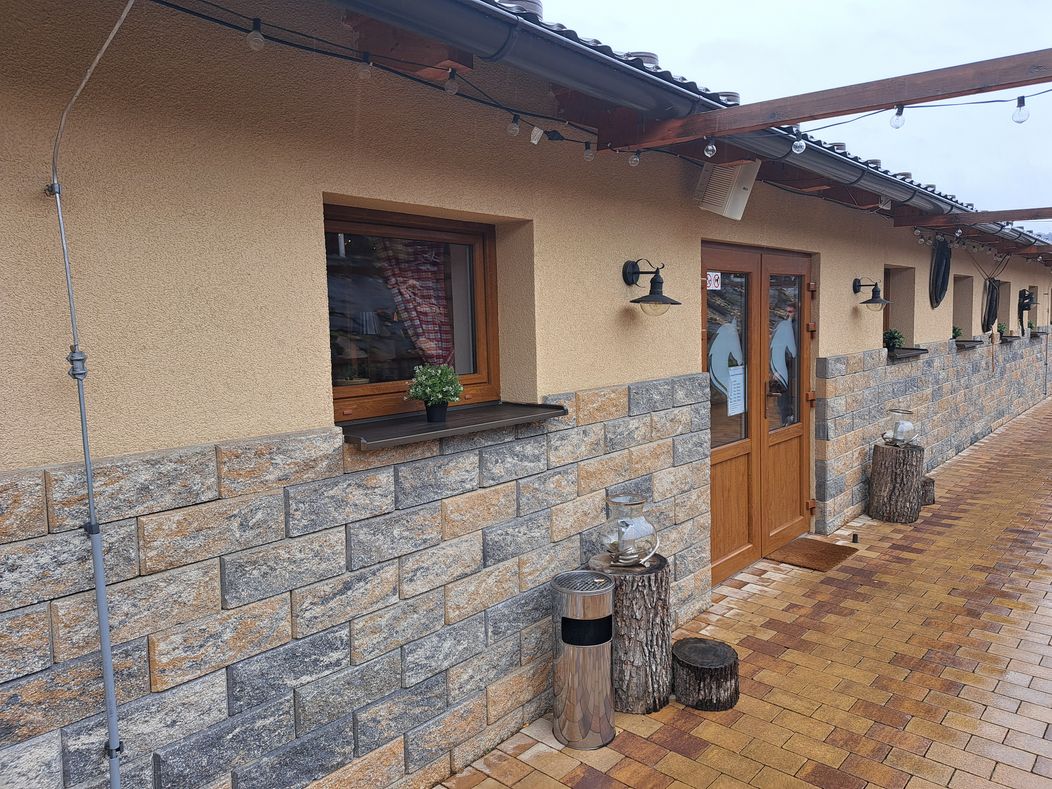 Naša návšteva na ranči Bonanza z prvej epizódy 5. série Na nože