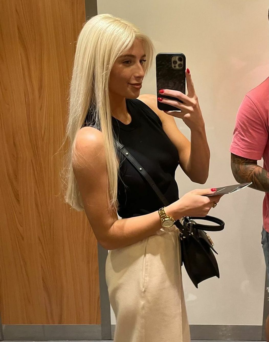 Laura s novými vlasmi 