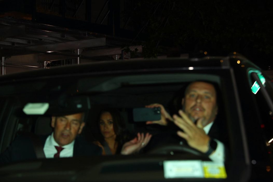 Harryho a Meghan naháňali na aute