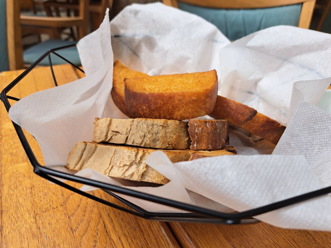 S Radkom Urbanyakom na obede v poľovníckej reštaurácii Silvanus