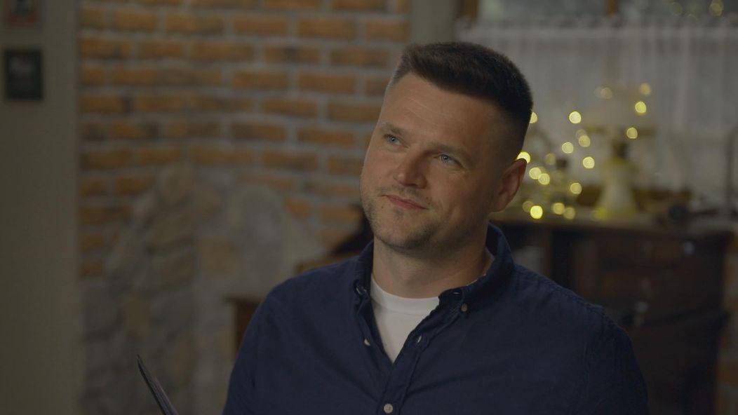 Moderátor Vlado Varecha v seriáli Mama na prenájom