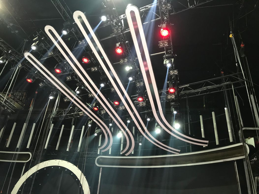 Vizuál štúdia pripomína vinylové platne (alebo aj niečo iné?)