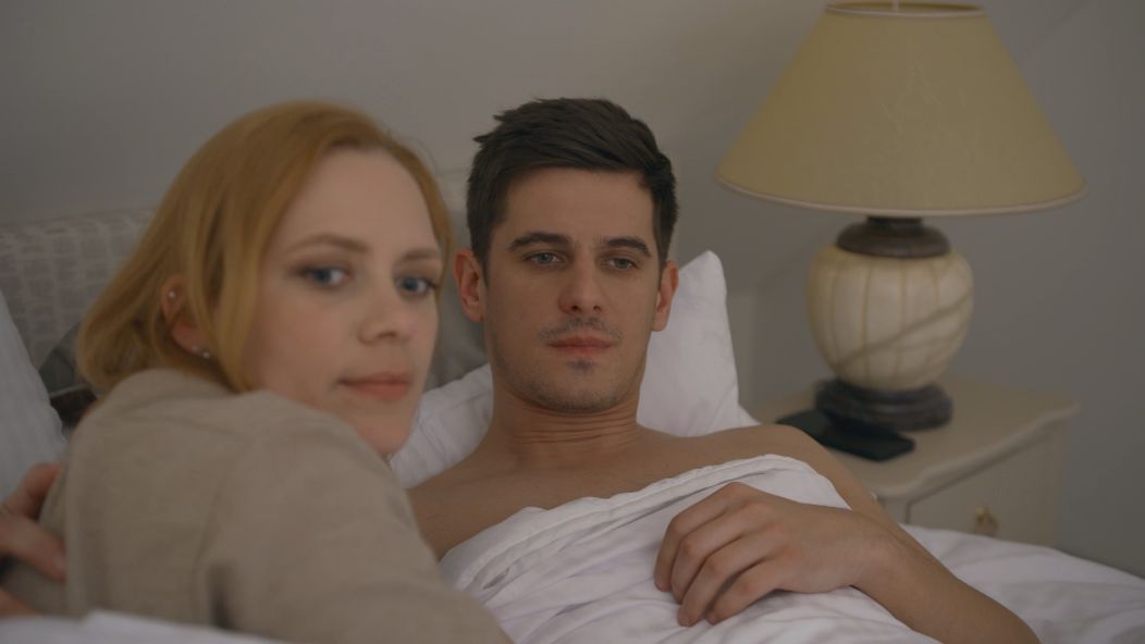 Edo vyrušil Petra s Beátou