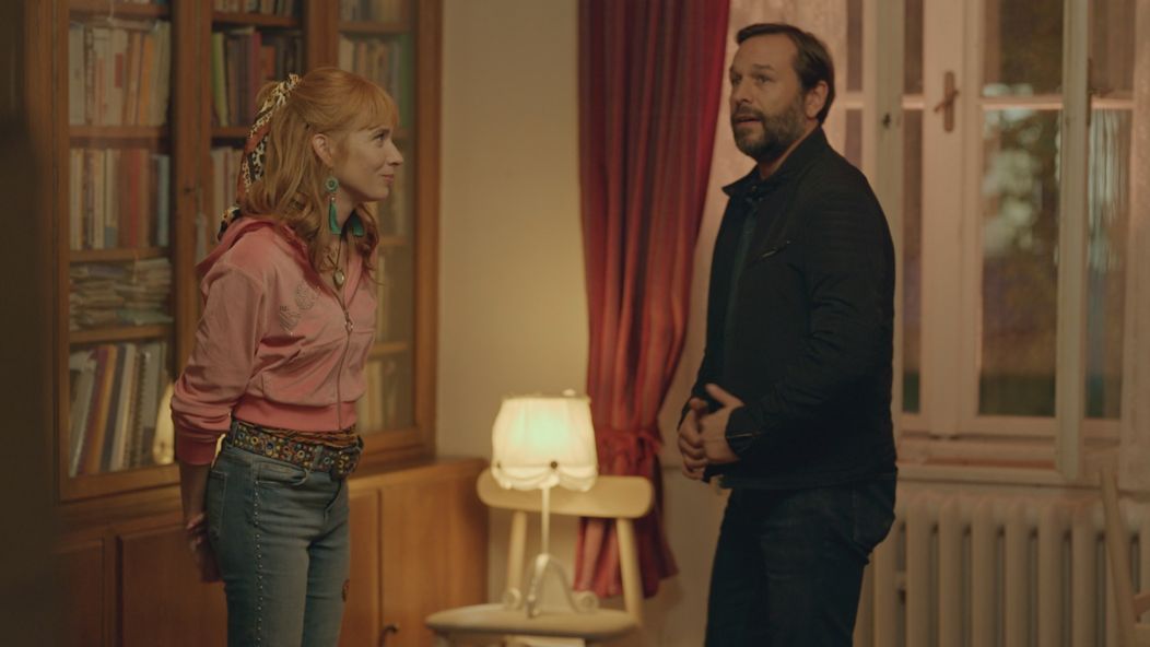 Adam (Kamil Mikulčík) sa postaral o to, aby mala Nikol (Táňa Pauhofová) prvú spomienku na nové bývanie peknú.