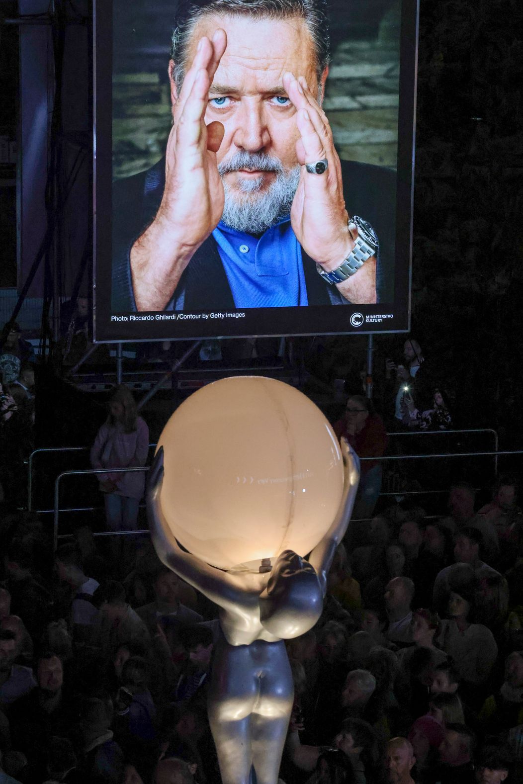 Koncert Russella Croewa s jeho kapelou Indoor Garden Party