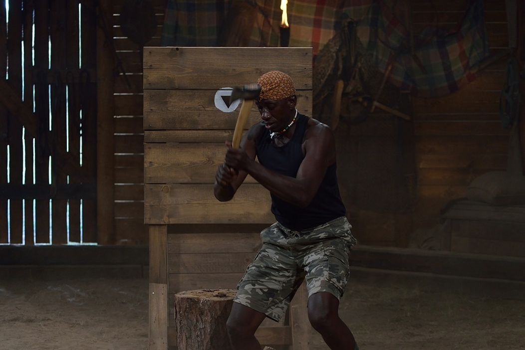 Ibi ukázal, že so sekerou mu to celkom ide