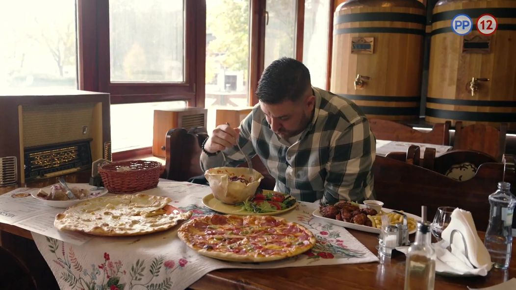 Na nože - Vyzerá to, ako keď niečo hodíš svini do hrantu
