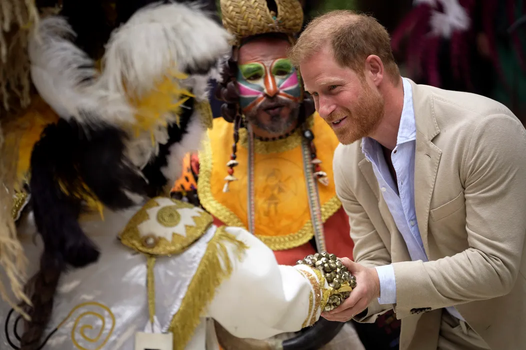 Princ Harry a Meghan prišli do Kolumbie na turné