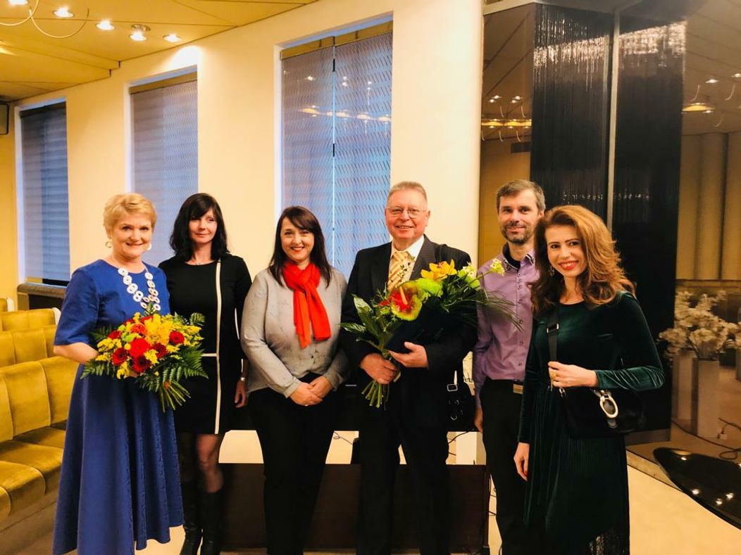 Ľudmila Mandžárová a Štefan Mandžár s kolegami z dabingového oddelenia TV Markíza a štúdia Magic Voice po odovzdávaní cien Liter