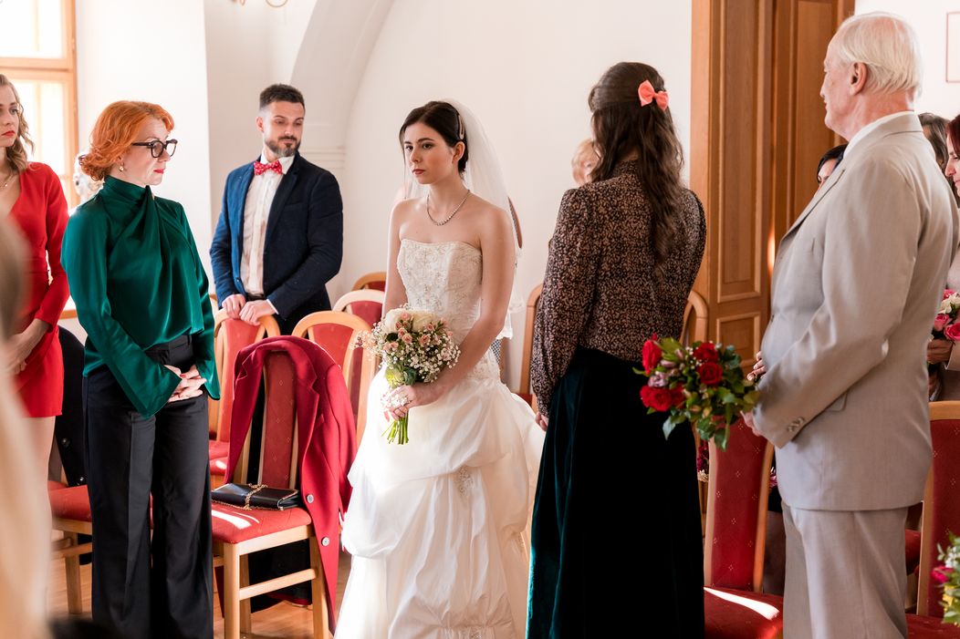 Lenka ušla sperd oltára