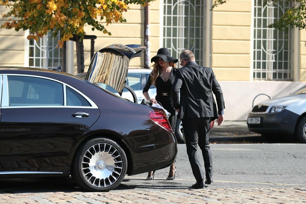 Andrea Verešová s Danielom Volopichom na pohrebe Jana Kočku ml.