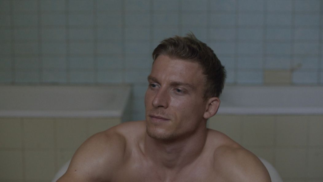 So svadobnou tortou.