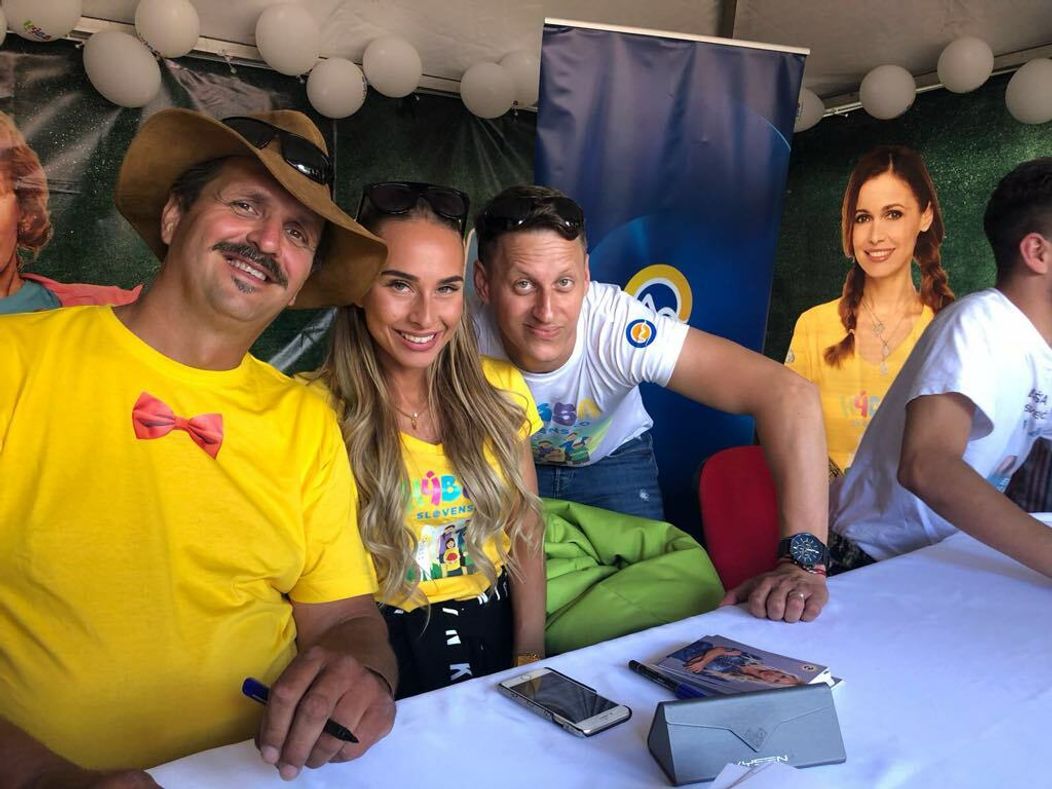 Hospodár Martin Bagár s Luciou Mokráňovou a Valérom Ferkom