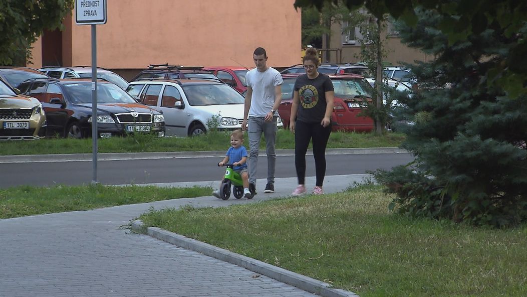 Monika (21) a Dominik (26) majú takmer dvojročného synčeka Deana.