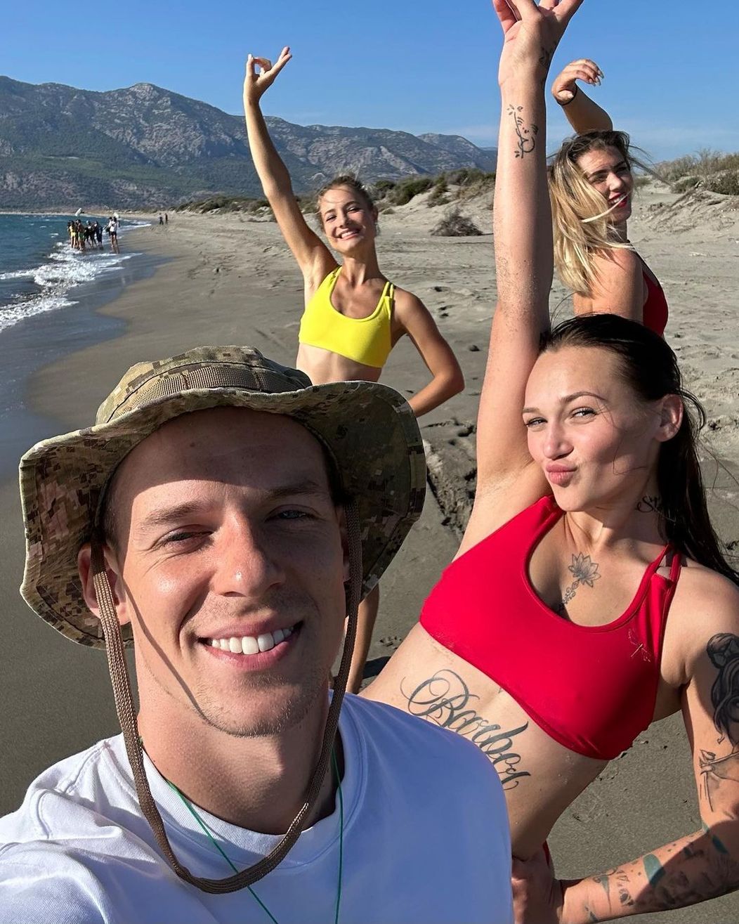 Krištof s dievčatami na pláži