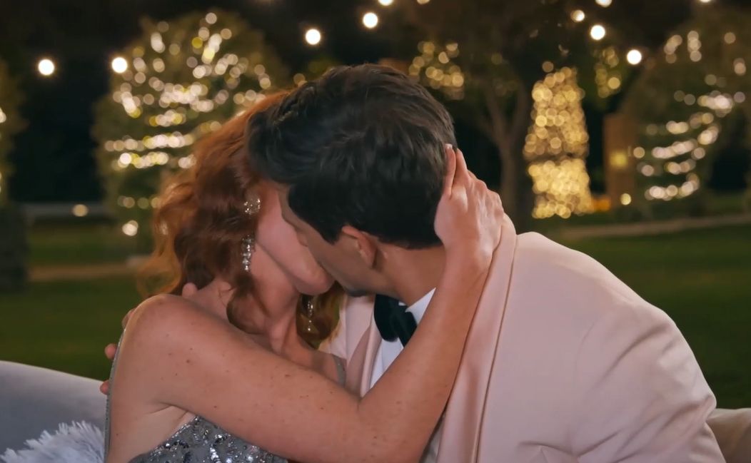 Z vášnivého bozku od Mary stratil Jan reč