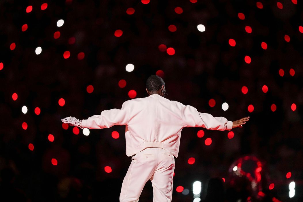 Usher ovládol Halftime Show