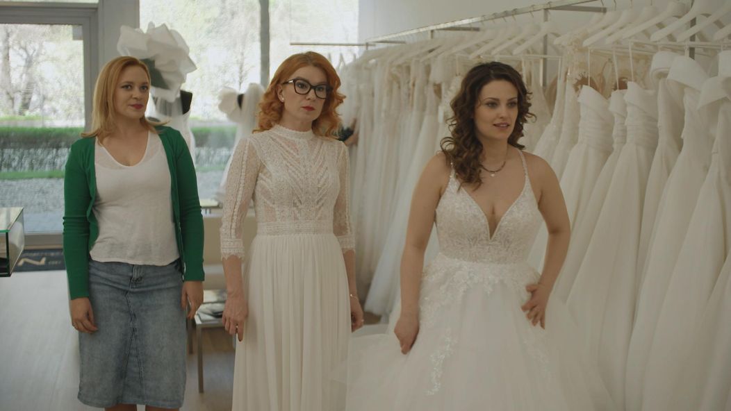 Beáta s Naďou a Kvetkou vyberá svadobné šaty