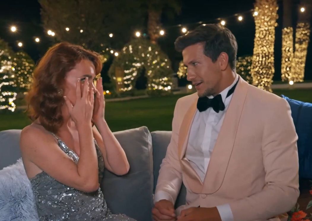 Z vášnivého bozku od Mary stratil Jan reč