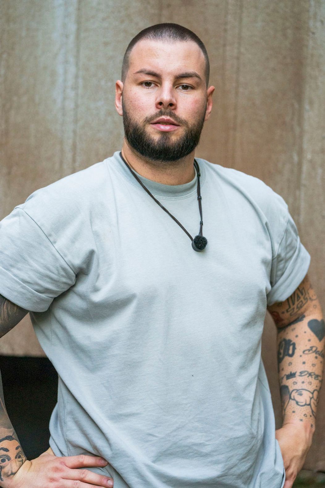 32. deň na Farme, príchod banditov