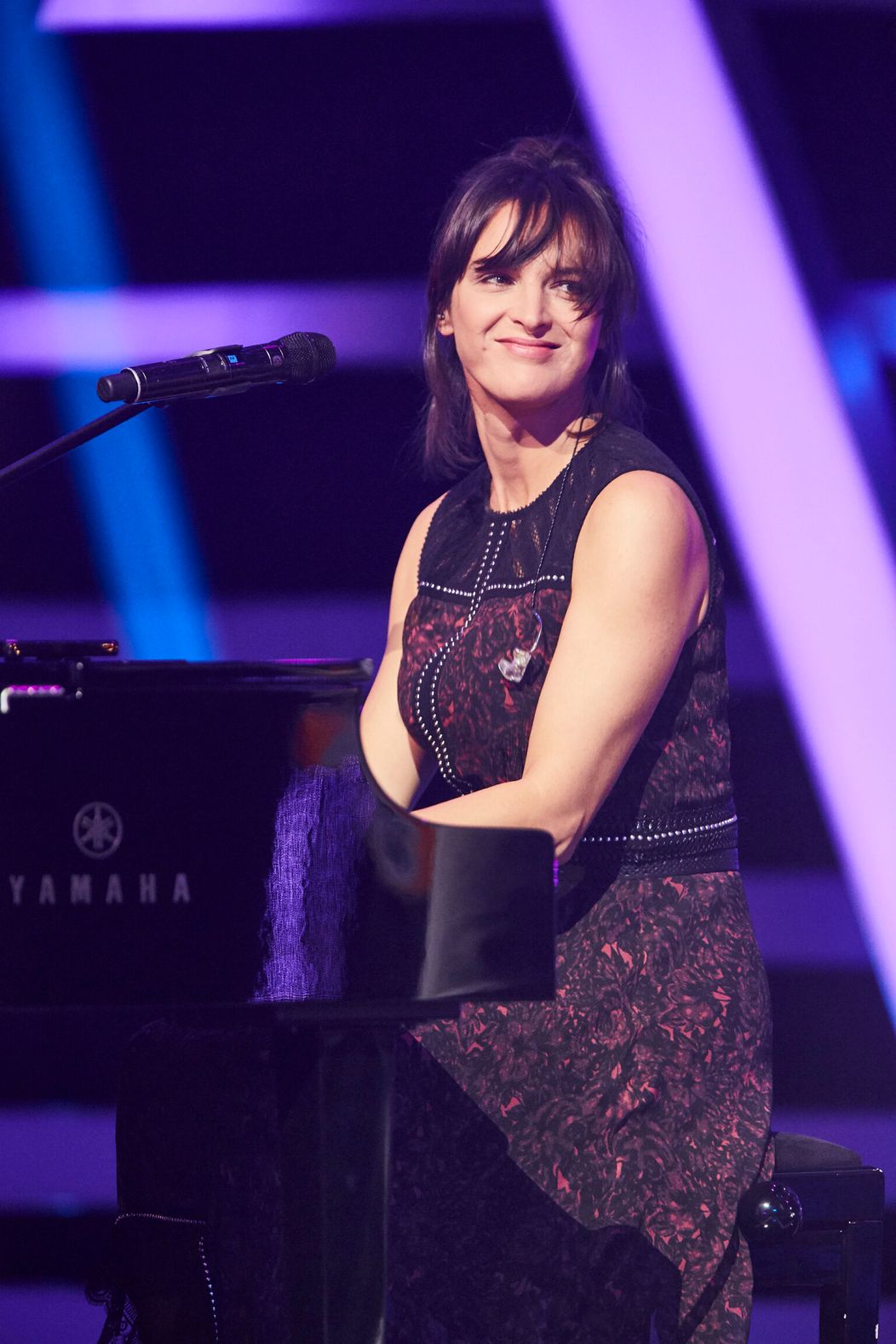 1. čierno-červené šaty