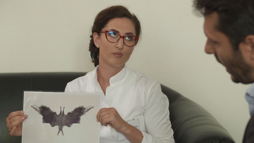 Psychiatrička je z Alexa zúfalá.