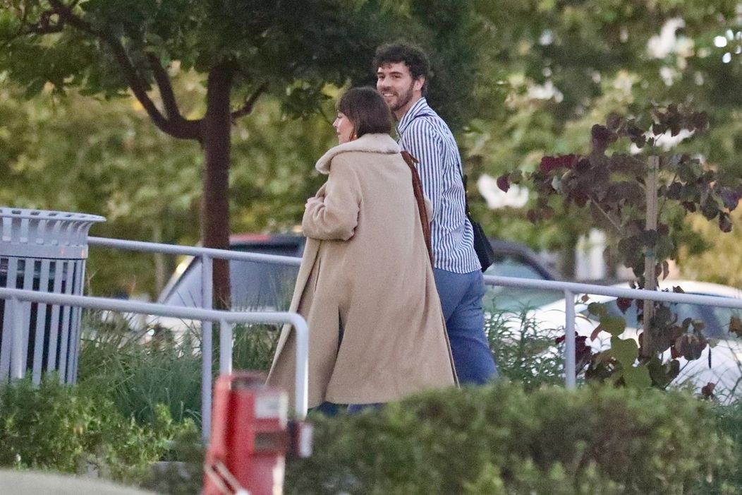 Dakota Johnson po údajnom rozchode s prsteňom na ruke