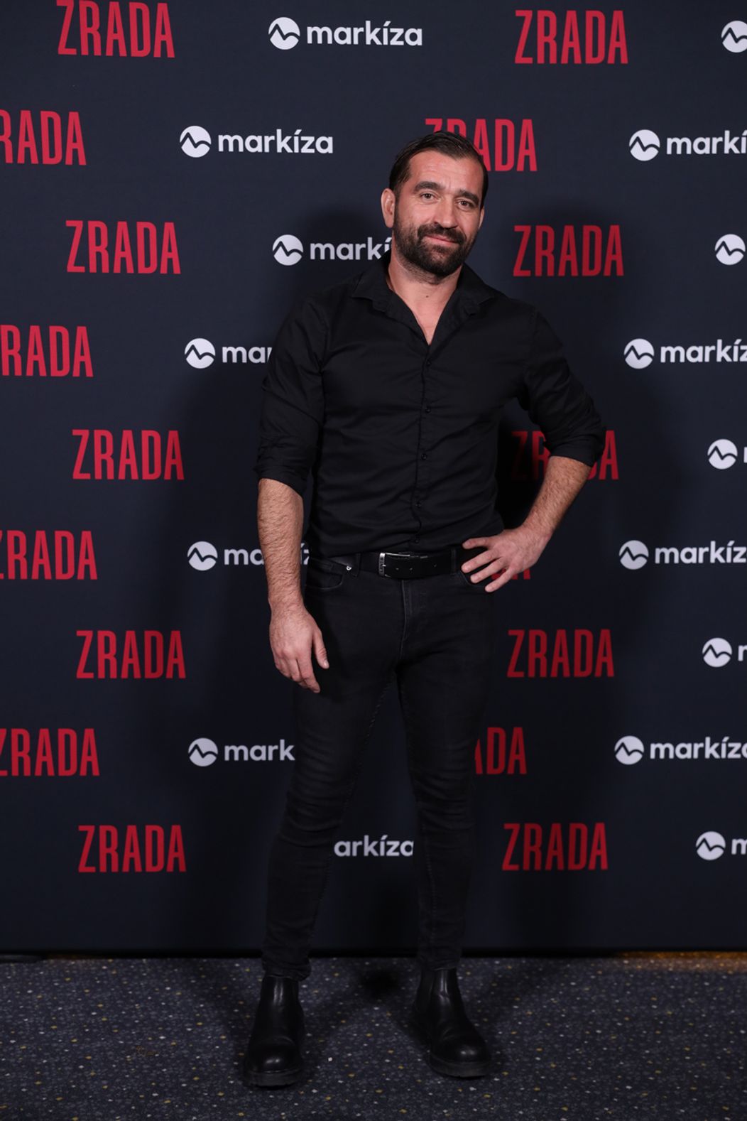 Premiéra seriálu Zrada