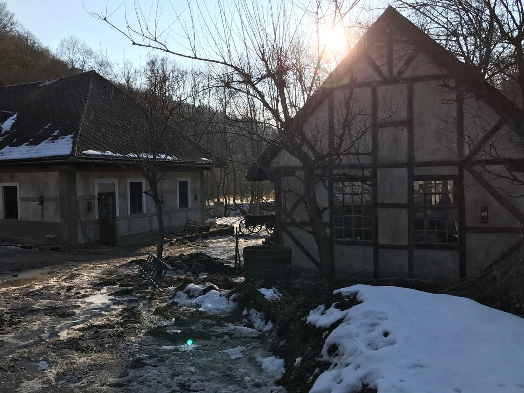 Pohľad na mlyn od cesty