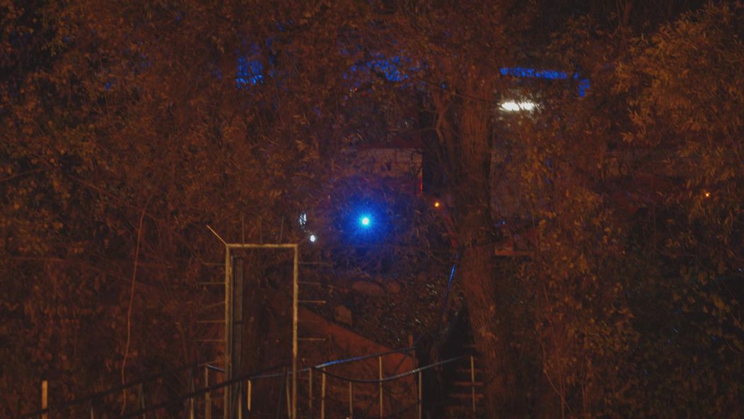 Andrej zistí, že v hausbóte nie je sám.