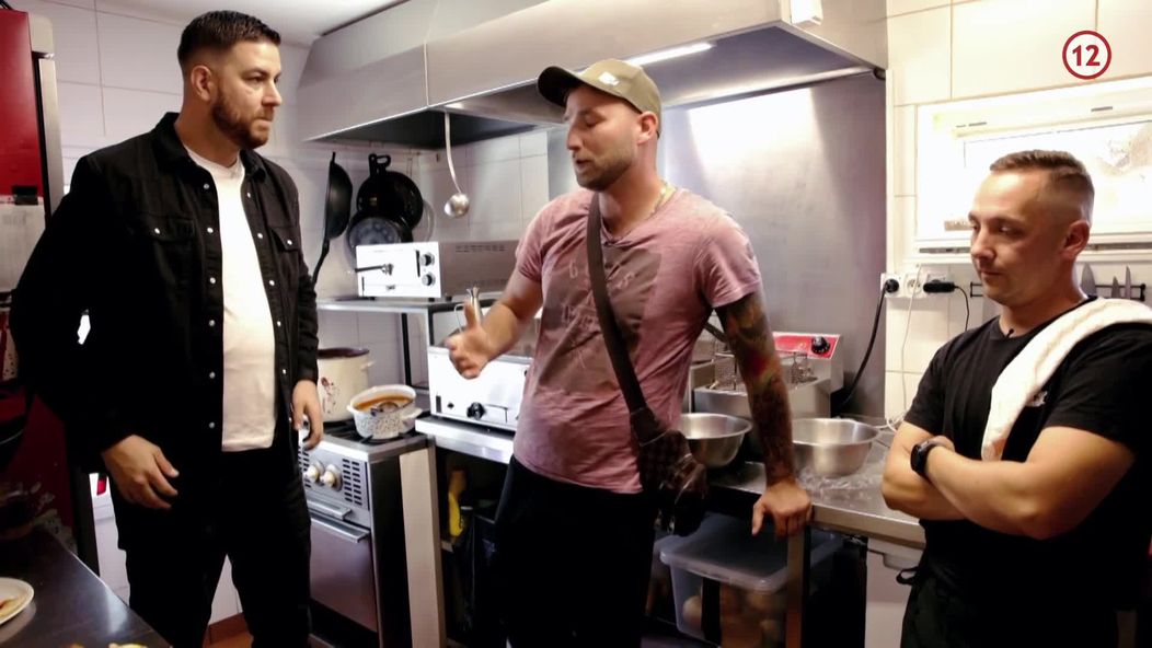 Majiteľ prevádzky Štefan a kuchár Maťko