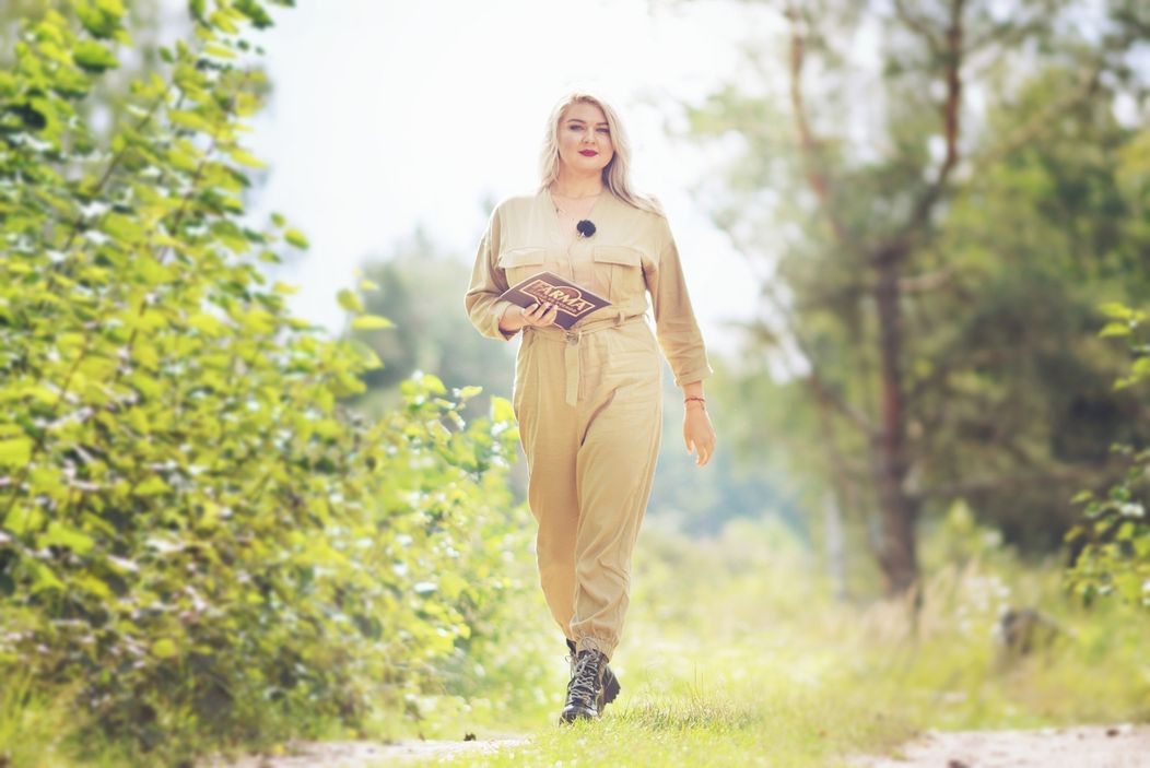 Evelyn v štýlovom overale