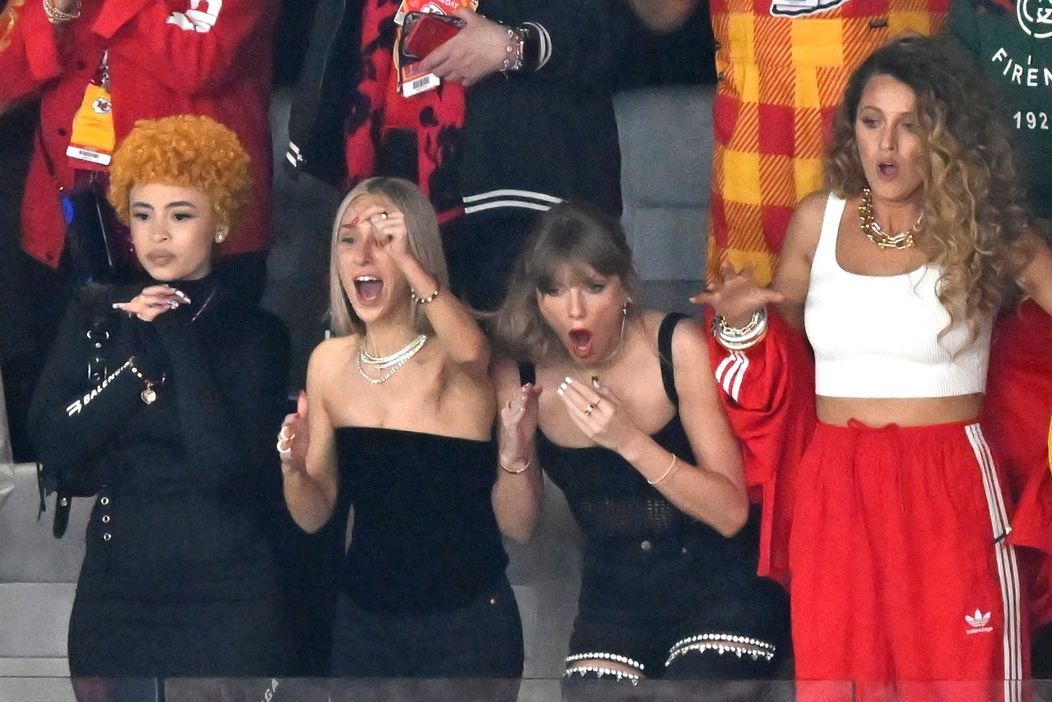 Taylor Swift s Blake Lively na Super Bowl