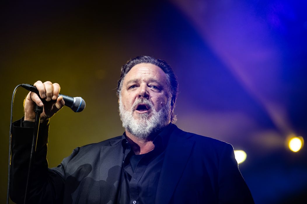 Koncert Russella Croewa s jeho kapelou Indoor Garden Party