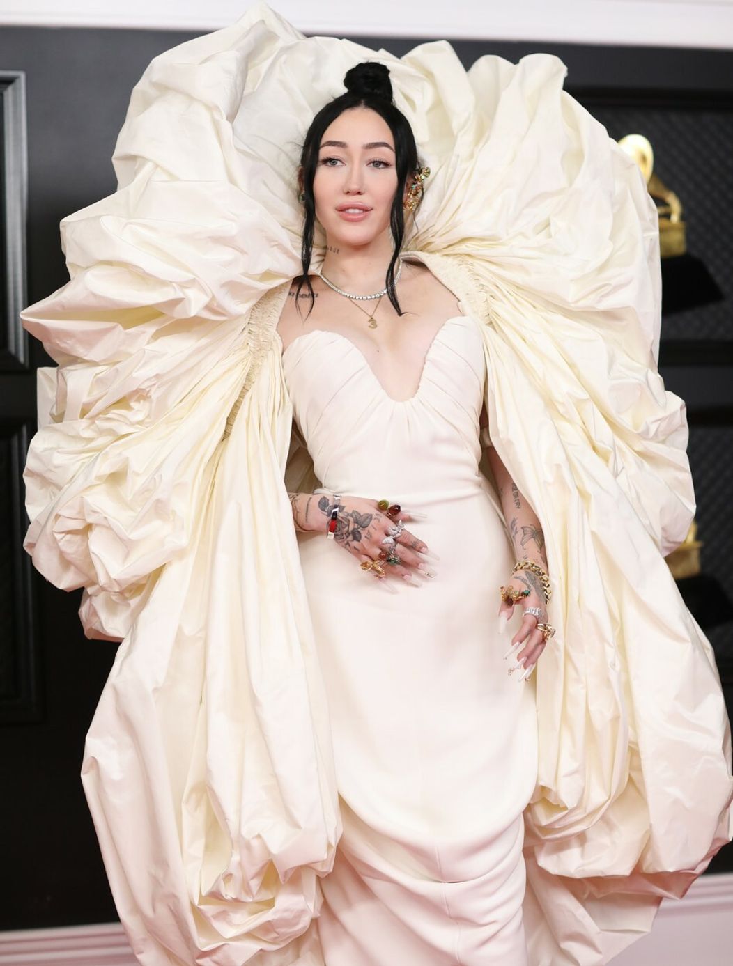 Noah Cyrus na 63. ročníku hudobných cien Grammy v Los Angeles