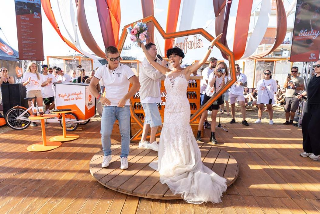 Jovinečko a Bianka pred oltárom