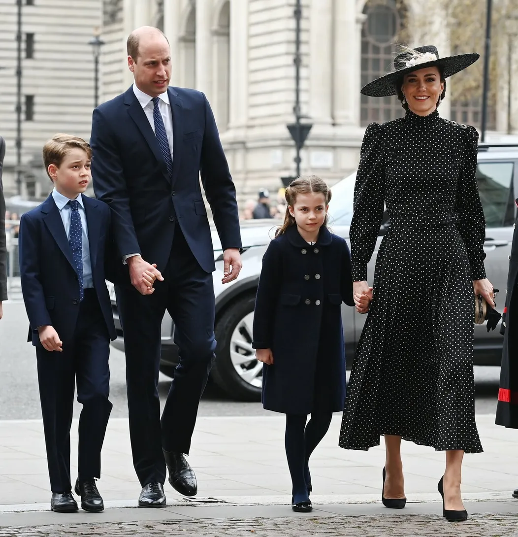 Princ William s rodinou - manželkou Kate a deťmi - Georgeom a Charlotte