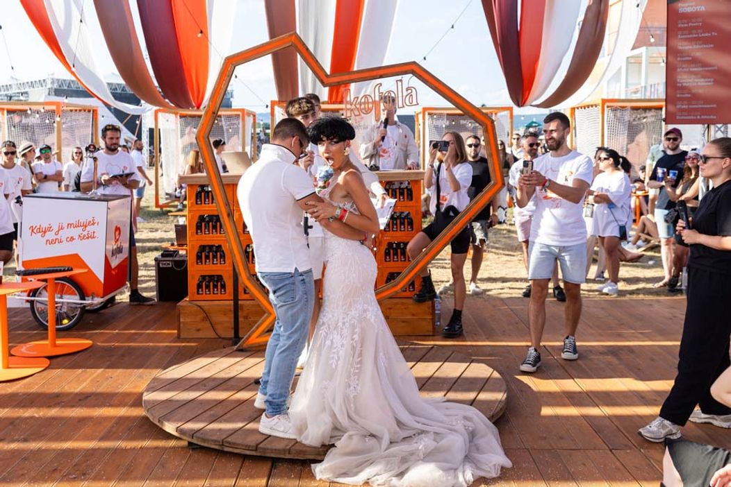 Jovinečko a Bianka pred oltárom