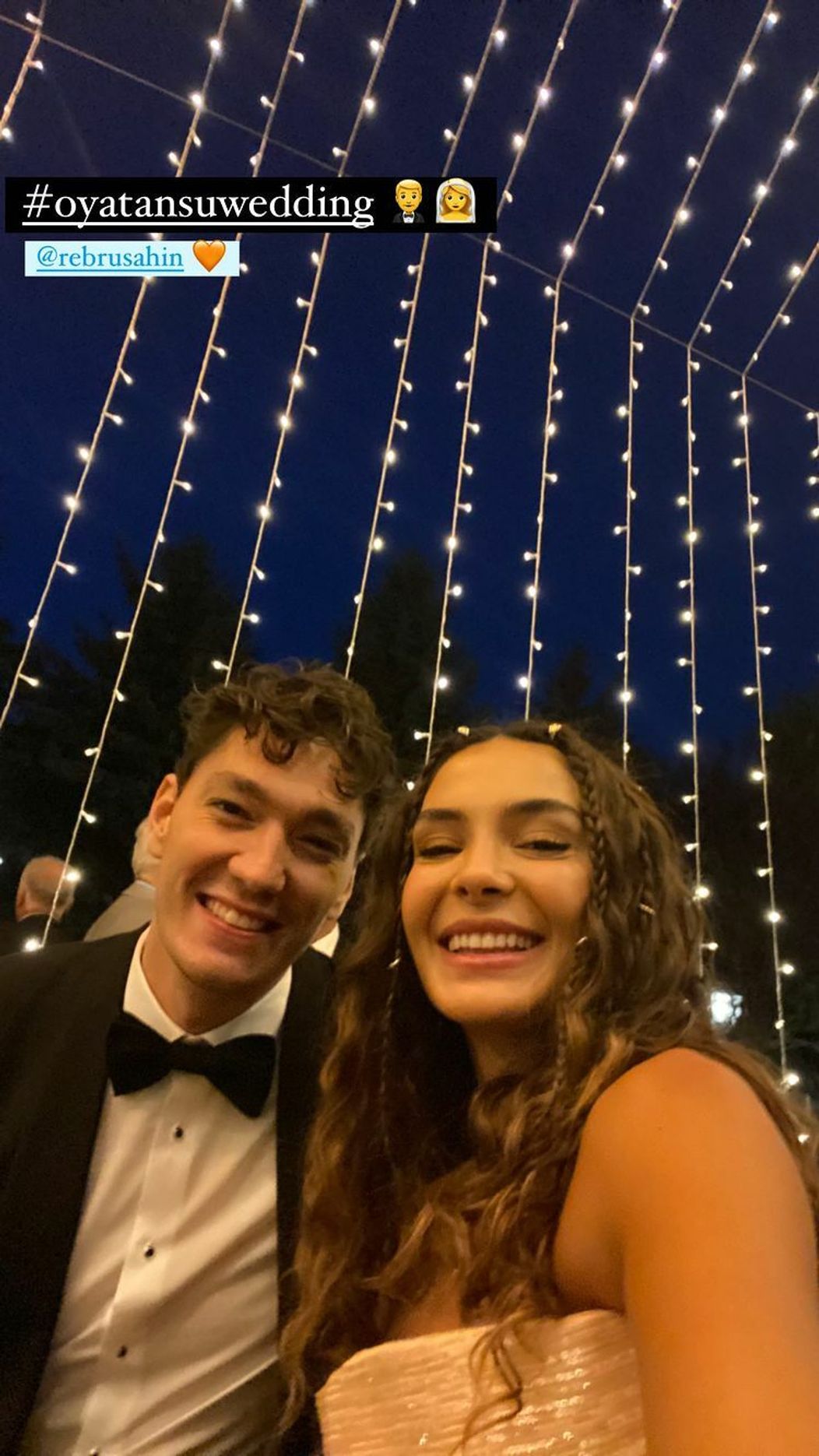 Ebru Sahin (Reyyan) na svadbe Oye a Ahmeta tiež nechýbali