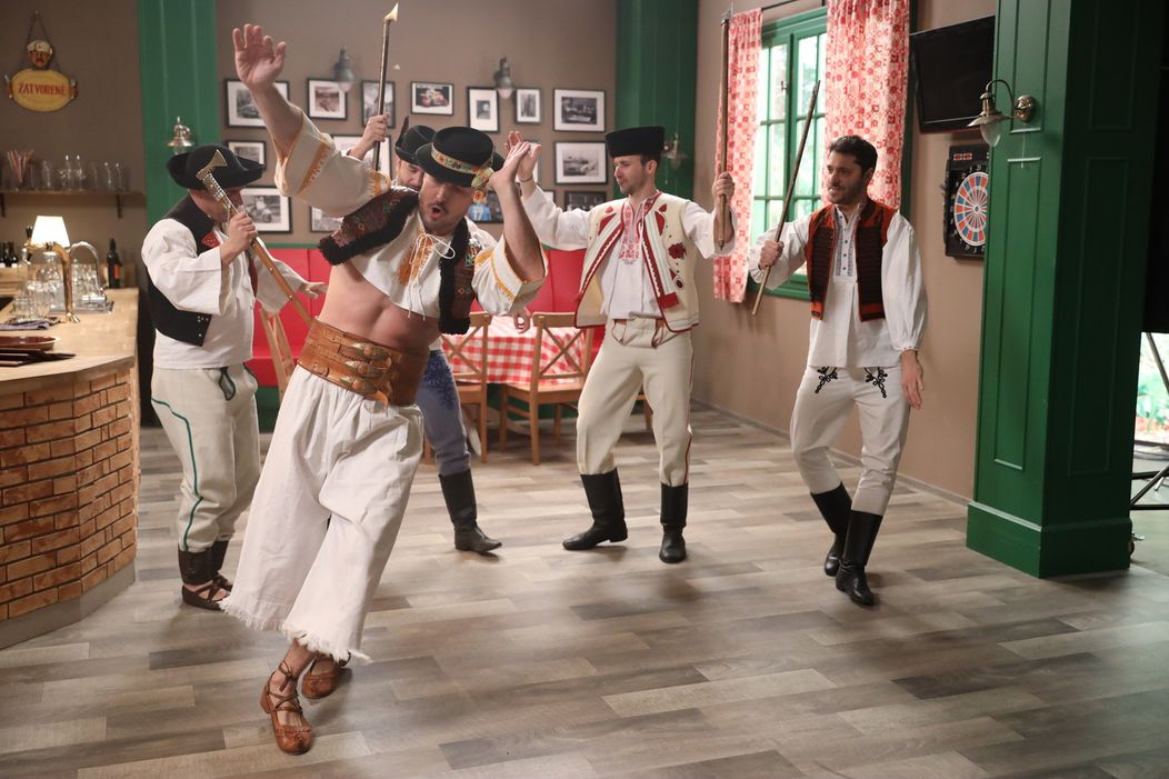 Oteckovia ako folklórni tanečníci